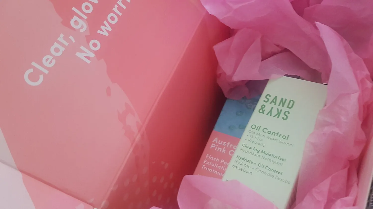 Sand & Sky Australian Pink Clay Scrub Viso Pori 75g