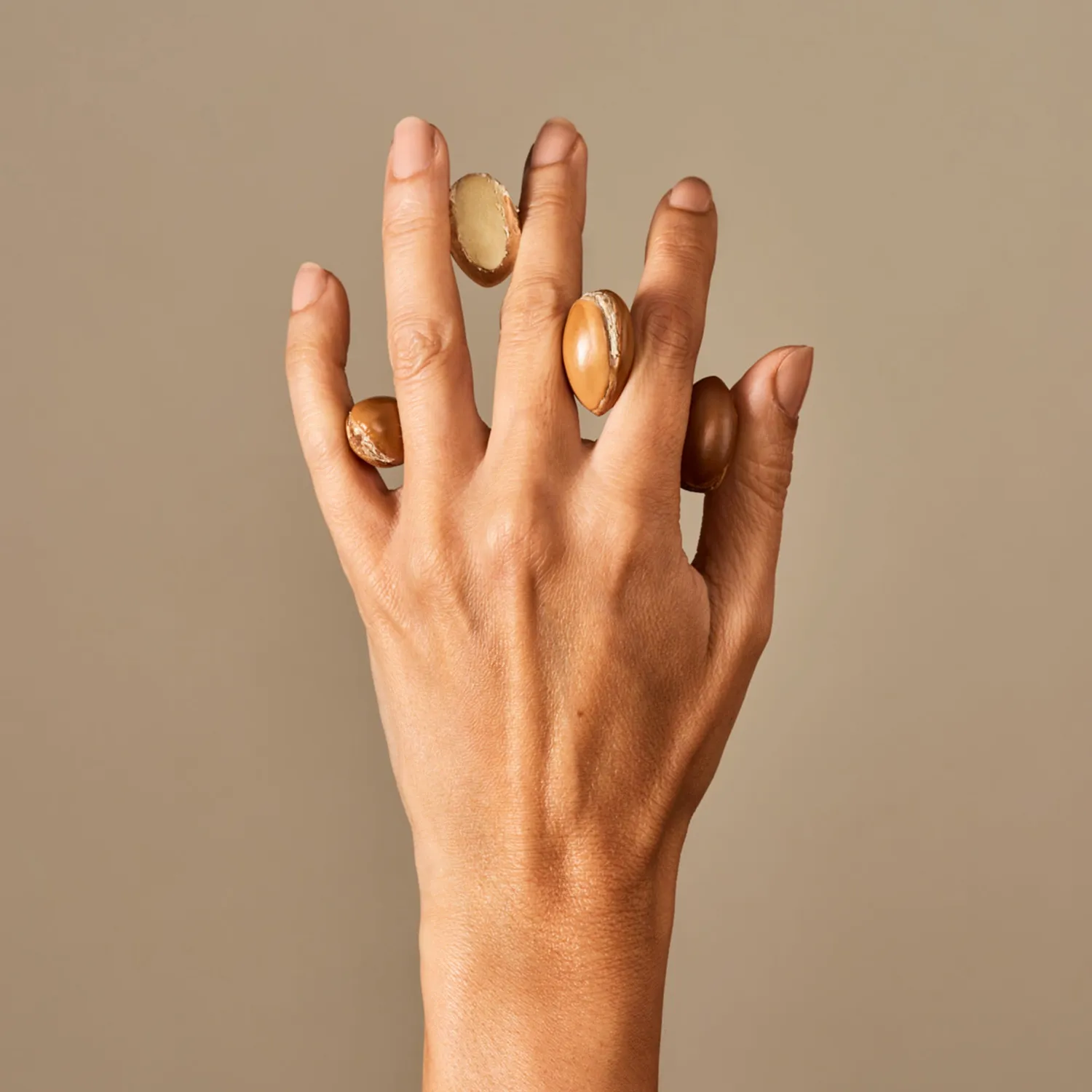 Irohanature Nourishing Hand Mask with Argan Oil Maschera Mani Secche
