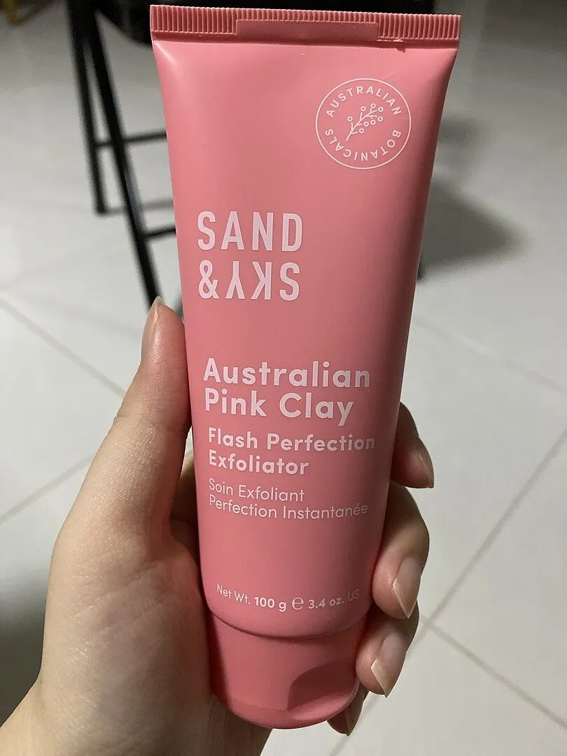 Sand & Sky Australian Pink Clay Scrub Viso Pori 75g